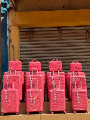 les-valise-qualite-son-disponible-a-bon-prix-ya-differents-modeles-et-differents-qualite-big-0