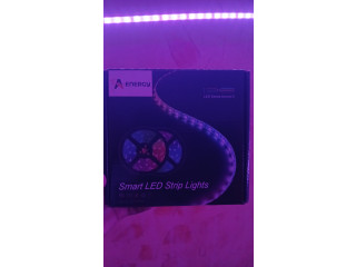 Ruban led de 5 mètre contenant 20 couleur different avec une telecommande pour changer les couleur