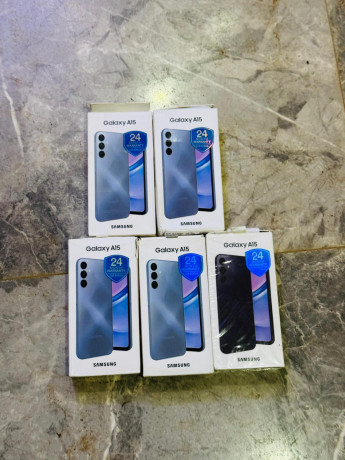 vendeur-des-telephones-big-0