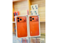 vendeur-des-telephones-small-0