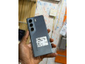 vendeur-des-telephones-small-0