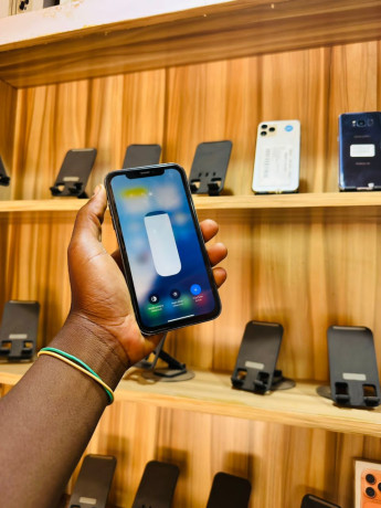 iphone-xr-en-14pro-sans-info-128g-batterie-80-disponible-big-1