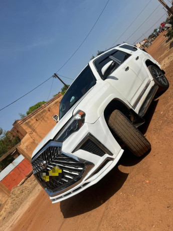 4-runner-2012-boite-automatiqu-4-cylindre-essence-climatise-dorigine-moteur-tres-propre-interessant-a-discuter-devant-le-vehicule-stp-big-0