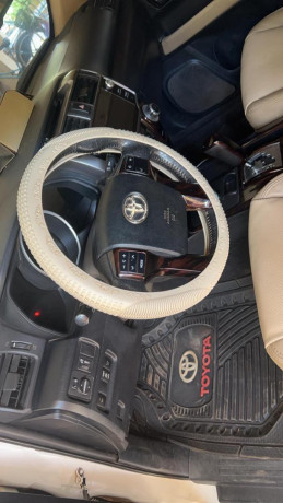 4-runner-2012-boite-automatiqu-4-cylindre-essence-climatise-dorigine-moteur-tres-propre-interessant-a-discuter-devant-le-vehicule-stp-big-2