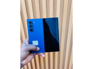 Samsung Galaxy fold6 256 giga ram 12 peti écran propre grand écran avec très