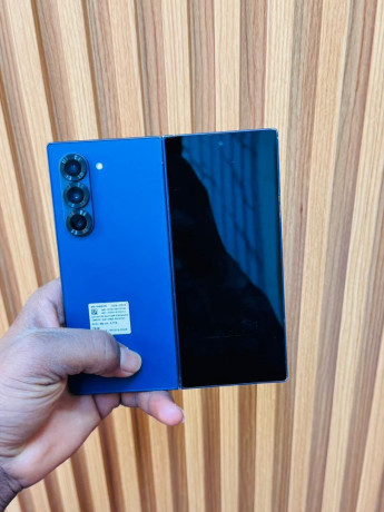 samsung-galaxy-fold6-256-giga-ram-12-peti-ecran-propre-grand-ecran-avec-tres-big-0