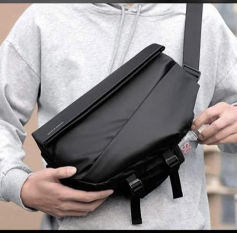 sacoche-bandouliere-urban-tech-etanche-noir-mat-big-0