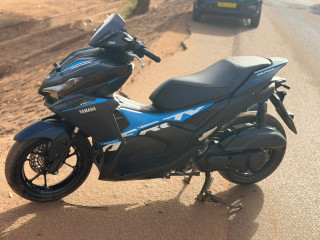 Moto scooter aerox état propre