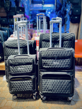 vend-de-sacs-decolier-et-des-valises-big-1