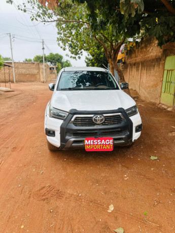 hilux-2010-big-0