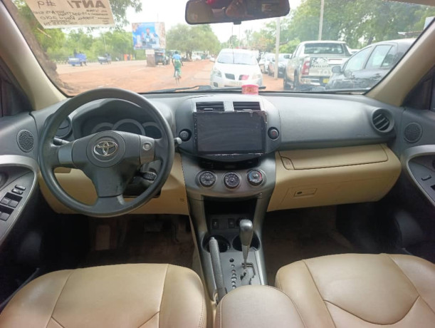 vente-de-vehicules-automobiles-toyota-rav4-2010-big-1