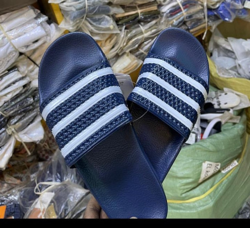 chaussures-claquettes-adidas-big-0