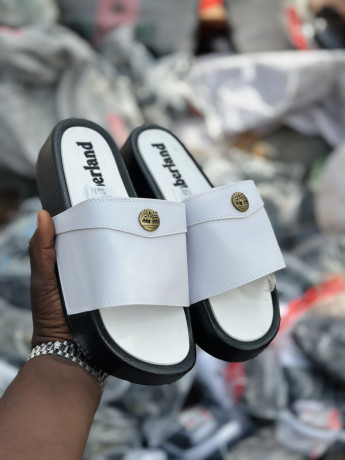 vente-de-chaussures-big-2