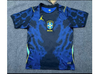 "Découvrez notre large collection de maillots de football neufs, disponibles en plusieurs tailles et modèles, contactez-nous pour commander