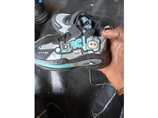 Chaussures pour femmes et enfants