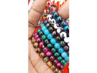 Les bracelets en pierre précieuse. Et bijoux