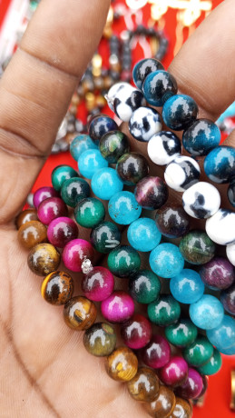 les-bracelets-en-pierre-precieuse-et-bijoux-big-0
