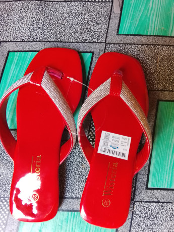 chaussures-plates-de-femme-disponible-big-0