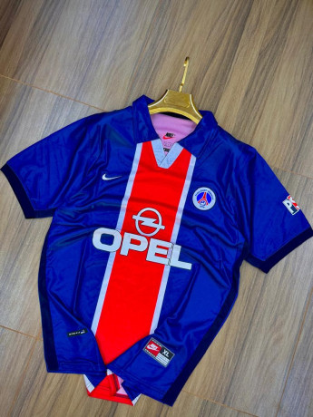 destockage-de-maillots-de-football-retro-clubs-europeens-iconiques-annees-90-2000-taille-m-a-xxl-big-1