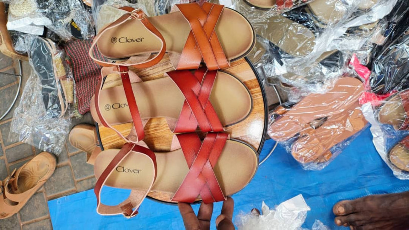 chaussures-plates-de-qualites-big-0