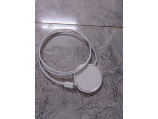 Chargeur MagSafe pour Iphone, en très bon état, avec câble USB_C .Prix à négocier.Contactez_moi en privé.