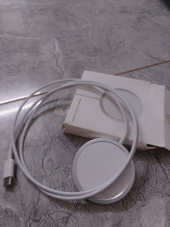 chargeur-magsafe-pour-iphone-en-tres-bon-etat-avec-cable-usb-c-prix-a-negociercontactez-moi-en-prive-big-2