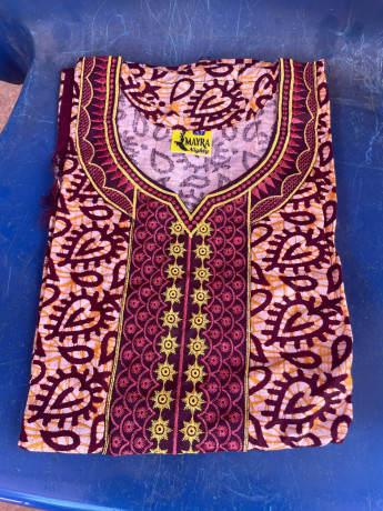 vente-de-robes-et-ensemble-haut-et-jupe-big-4
