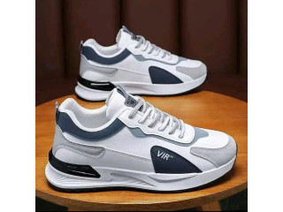 Claquette et chaussures fermées pour homme  pointure 39-45 8000 à 15000 francs bonne relation