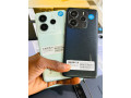 vendeur-des-telephones-portables-avec-garantie-small-0