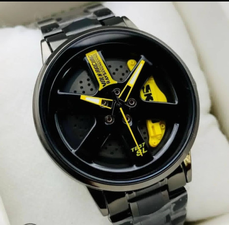 une-montre-bracelet-pour-homme-elegante-et-de-haute-qualite-au-design-innovant-big-0