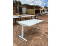 des-tables-de-bureaux-disponibles-small-1
