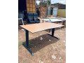 des-tables-de-bureaux-disponibles-small-0