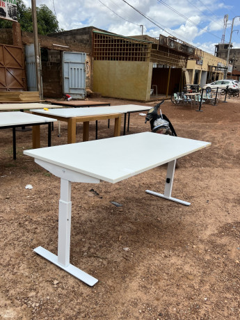 des-tables-de-bureaux-disponibles-big-1