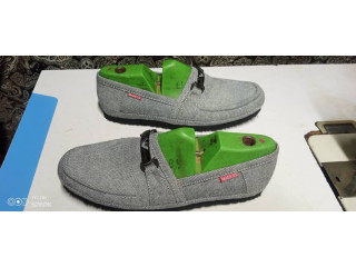 Vente de chaussures toutes modèle disponible