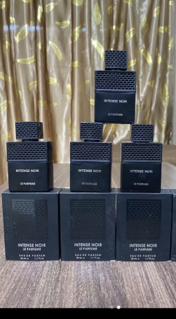 bonsoir-la-famille-je-suis-de-vendeuse-de-parfums-de-toutes-qualites-big-0