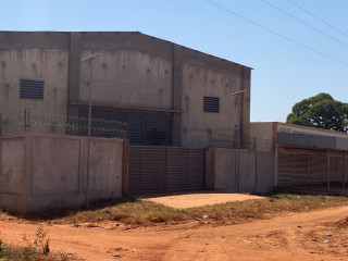 ENTREPÔT DE 1000 M² BÂTI SUR UN TERRAIN DE 5000 M² EN LOCATION À YIMDI