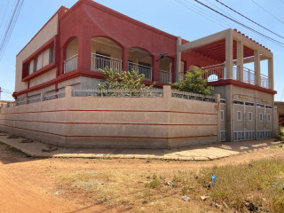 DUPLEX NEUF DE 08 PIÈCES EN LOCATION À KARPALA