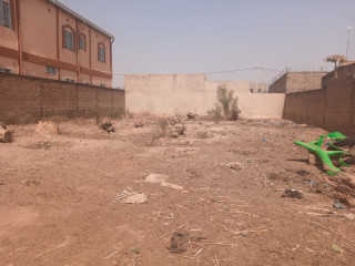 UNE PARCELLE D'UNE SUPERFICIE DE 300 M² EN VENTE DANS LE QUARTIER TENGANDOGO