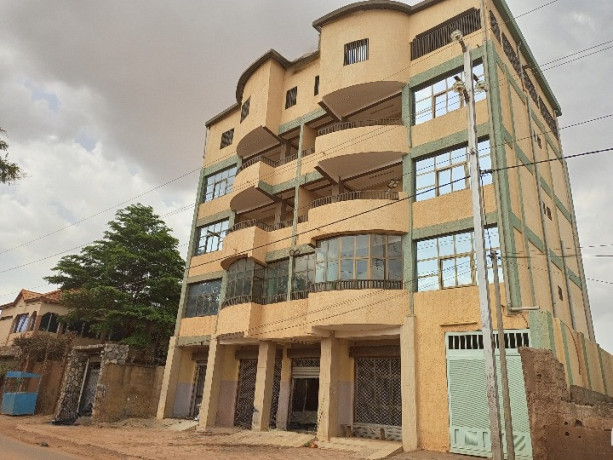 un-immeuble-r4-de-22-pieces-construit-sur-une-parcelle-de-600-m2-en-vente-a-ouagadougou-quartier-kossodo-big-0
