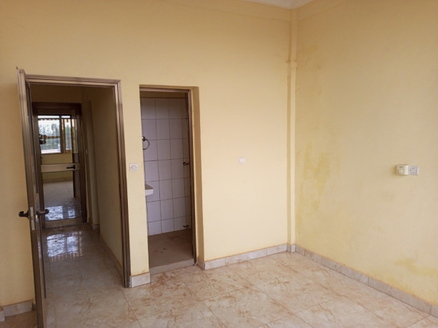 un-immeuble-r4-de-22-pieces-construit-sur-une-parcelle-de-600-m2-en-vente-a-ouagadougou-quartier-kossodo-big-1