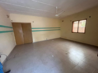 VILLA F3 À LOUER À SOMGANDÉ  À PROXIMITÉ DE LUNIVERSITÉ IBAM