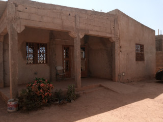 UNE VILLA DE TYPE F4 BÂTI SUR UNE PARCELLE DE 300 M2 EN VENTE A LA CITE  DE SAABA