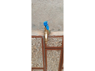 Tête de robinet avec clé disponible à Ouagadougou