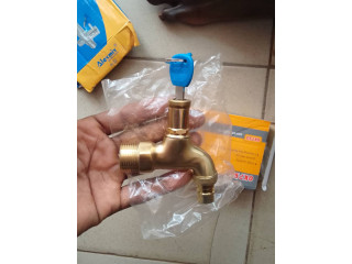 Tête de robinet avec clé disponible à Ouagadougou