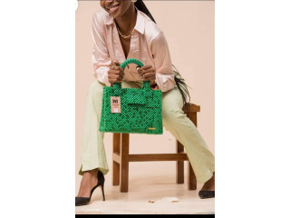 Des sacs à main de qualité en perles disponible