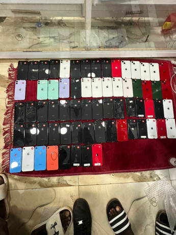 iphone-xr-64-128gb-usa-135000-125000-big-1