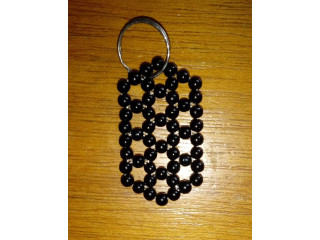 Vente de bracelets en perles, de sacs en perles, et de porte clé en perles!!