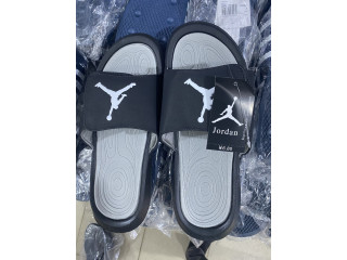 Chaussures claquettes disponible