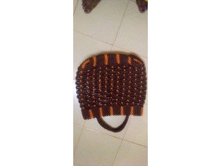 Panier tricoté localement