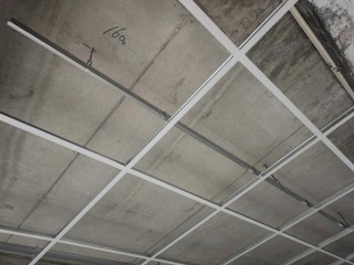 Plafond en PVC, accoustique simple et en plâtre pour embellir vos maisons, boutiques et bureaux à un bon prix.